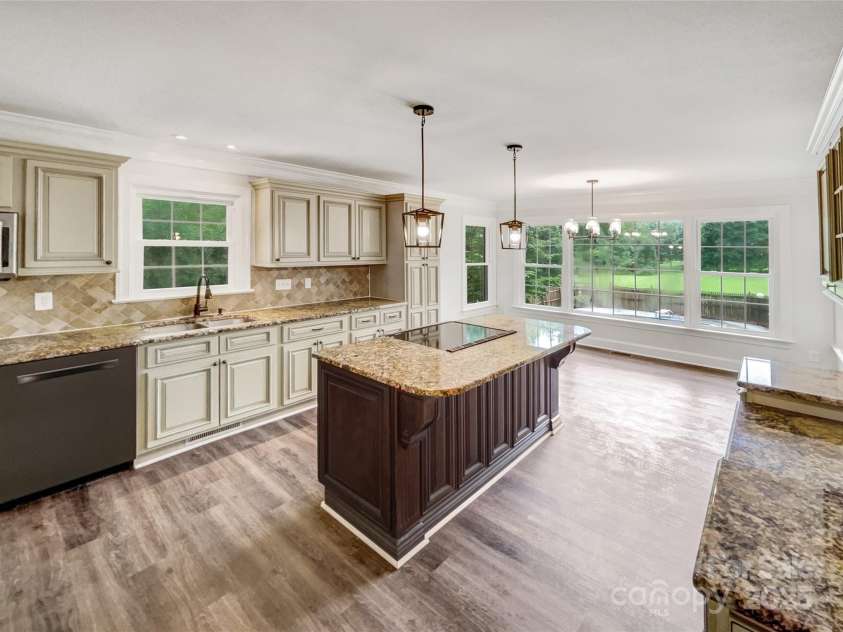 8117 Shannon Woods Lane, Matthews, NC 28104.  MLS# CAR4285282, YatesRealty ID 11940. 
