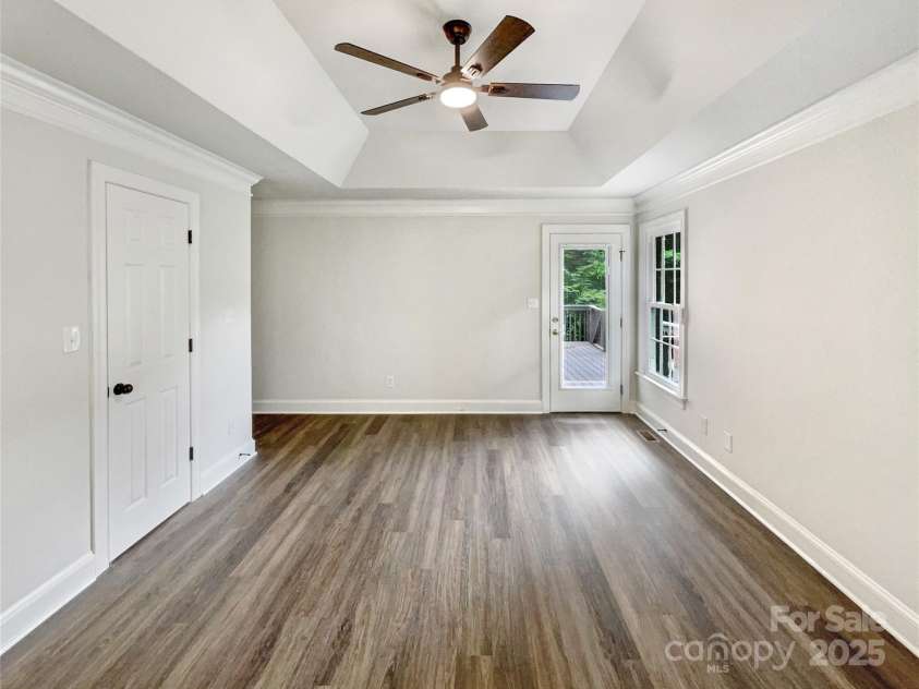 8117 Shannon Woods Lane, Matthews, NC 28104.  MLS# CAR4285282, YatesRealty ID 11940. 