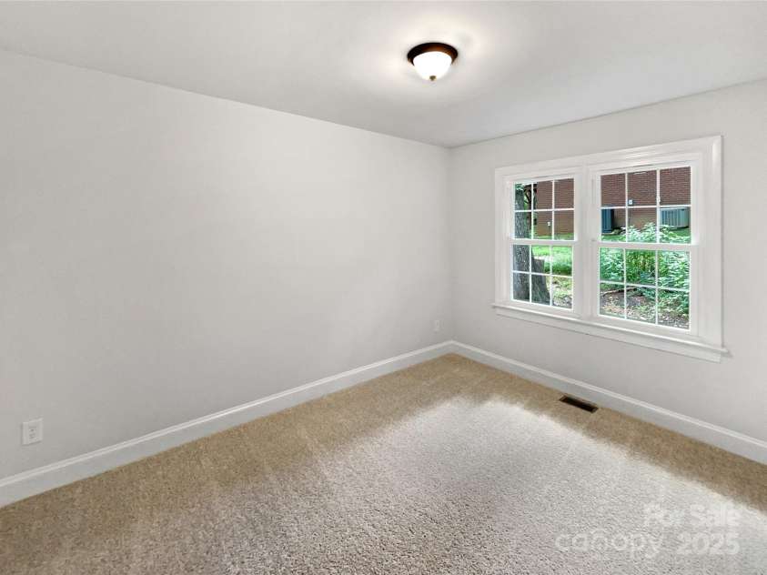 8117 Shannon Woods Lane, Matthews, NC 28104.  MLS# CAR4285282, YatesRealty ID 11940. 