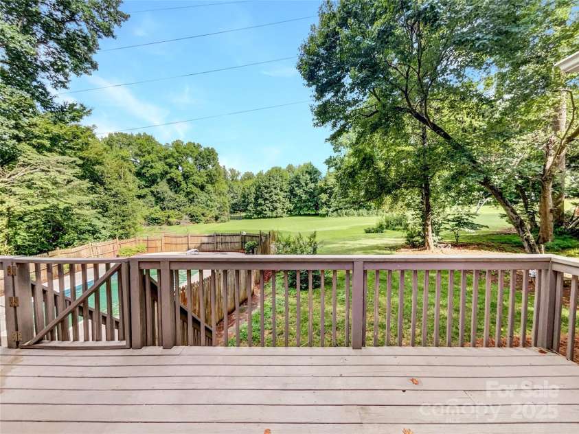 8117 Shannon Woods Lane, Matthews, NC 28104.  MLS# CAR4285282, YatesRealty ID 11940. 