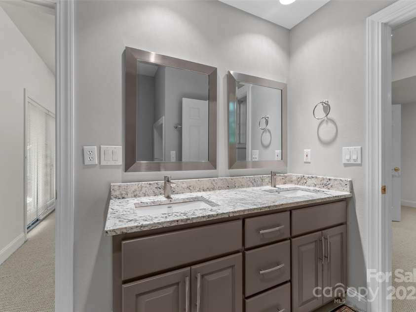 85 Tall Poplar Summit, Hendersonville, NC 28739.  MLS# CAR4185723, YatesRealty ID 11940. Connecting bath