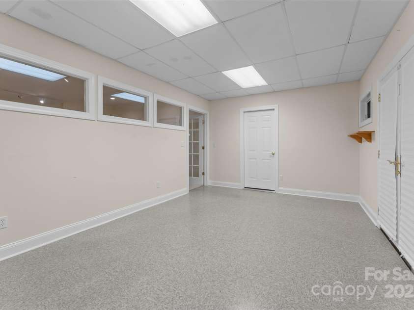 85 Tall Poplar Summit, Hendersonville, NC 28739.  MLS# CAR4185723, YatesRealty ID 11940. Flex/hobby room