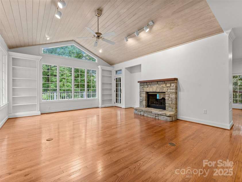 85 Tall Poplar Summit, Hendersonville, NC 28739.  MLS# CAR4185723, YatesRealty ID 11940. Living room