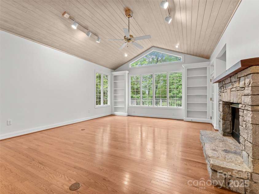 85 Tall Poplar Summit, Hendersonville, NC 28739.  MLS# CAR4185723, YatesRealty ID 11940. Living room