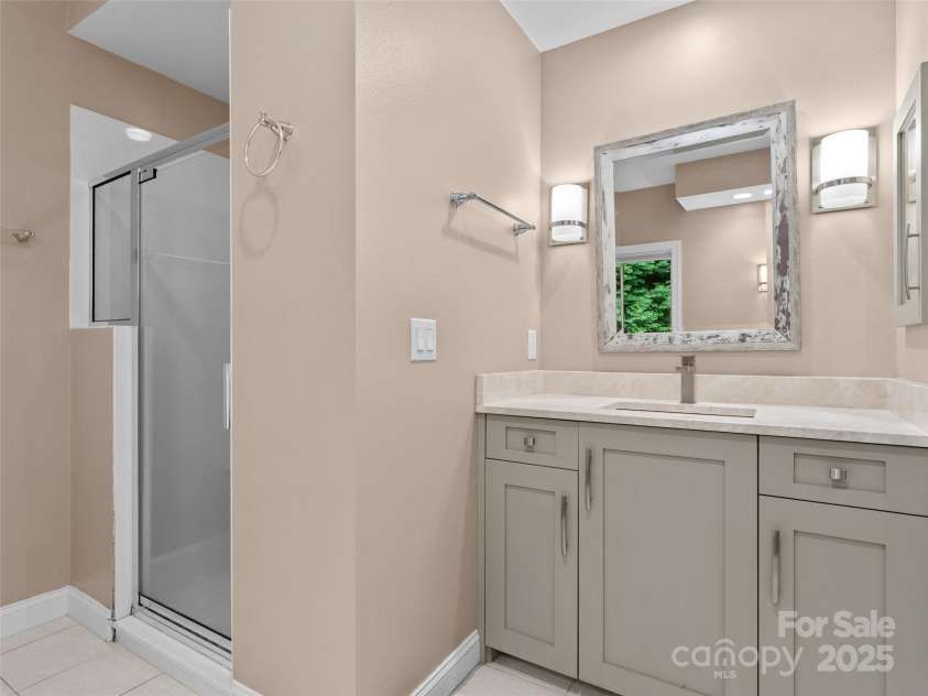 85 Tall Poplar Summit, Hendersonville, NC 28739.  MLS# CAR4185723, YatesRealty ID 11940. Primary en-suite