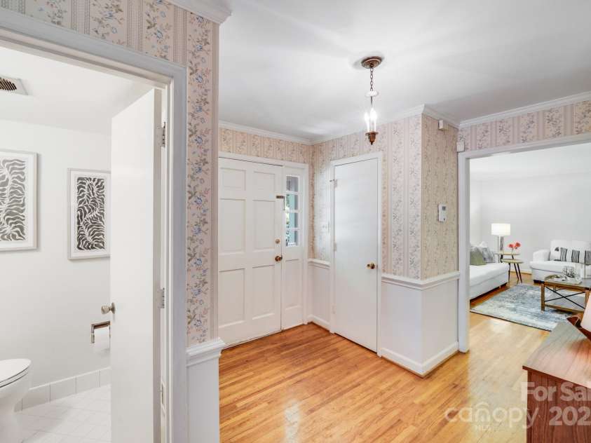 1327 Cedarwood Lane, Charlotte, NC 28212.  MLS# CAR4234437, YatesRealty ID 11942. 