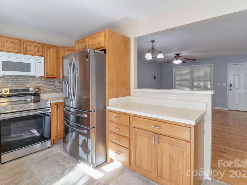 16 Aberdeen Drive, Arden, NC 28704.  MLS# CAR4313814, YatesRealty ID 11943. 