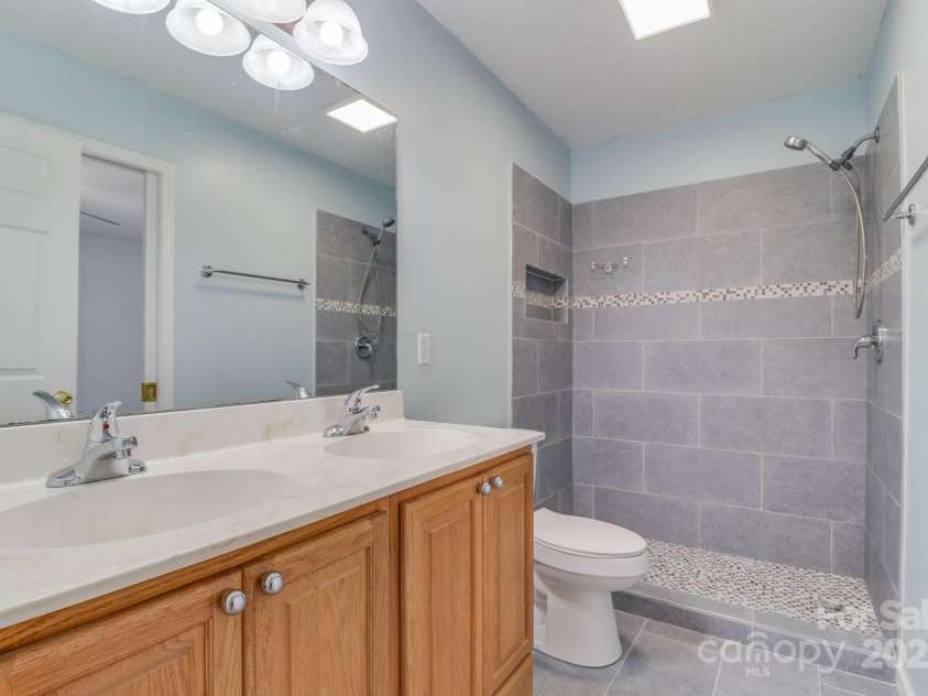 16 Aberdeen Drive, Arden, NC 28704.  MLS# CAR4313814, YatesRealty ID 11943. 