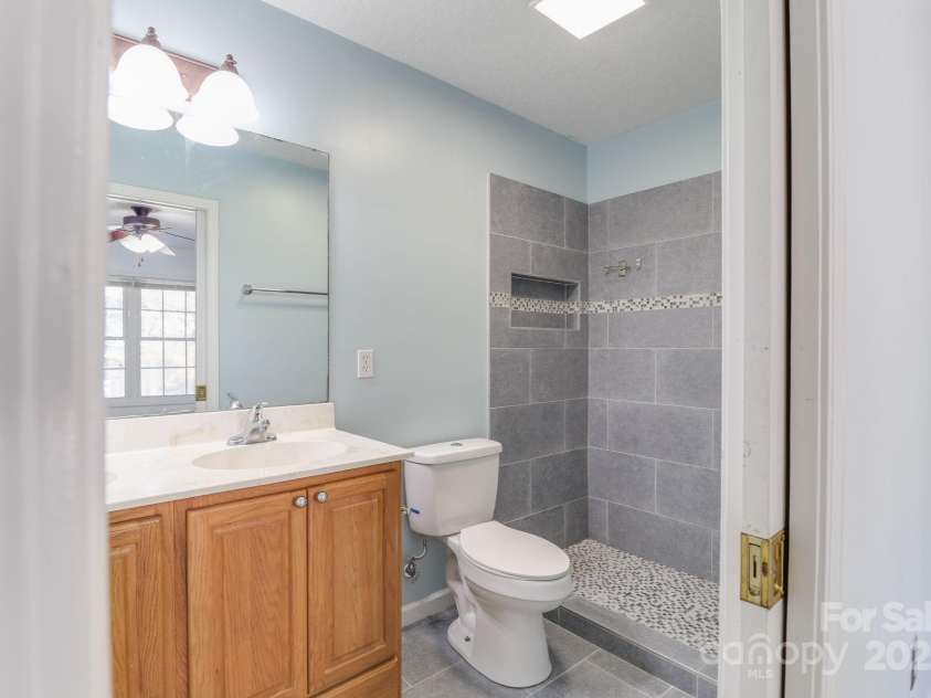 16 Aberdeen Drive, Arden, NC 28704.  MLS# CAR4313814, YatesRealty ID 11943. 