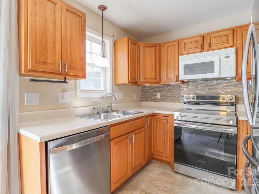 16 Aberdeen Drive, Arden, NC 28704.  MLS# CAR4313814, YatesRealty ID 11943. 