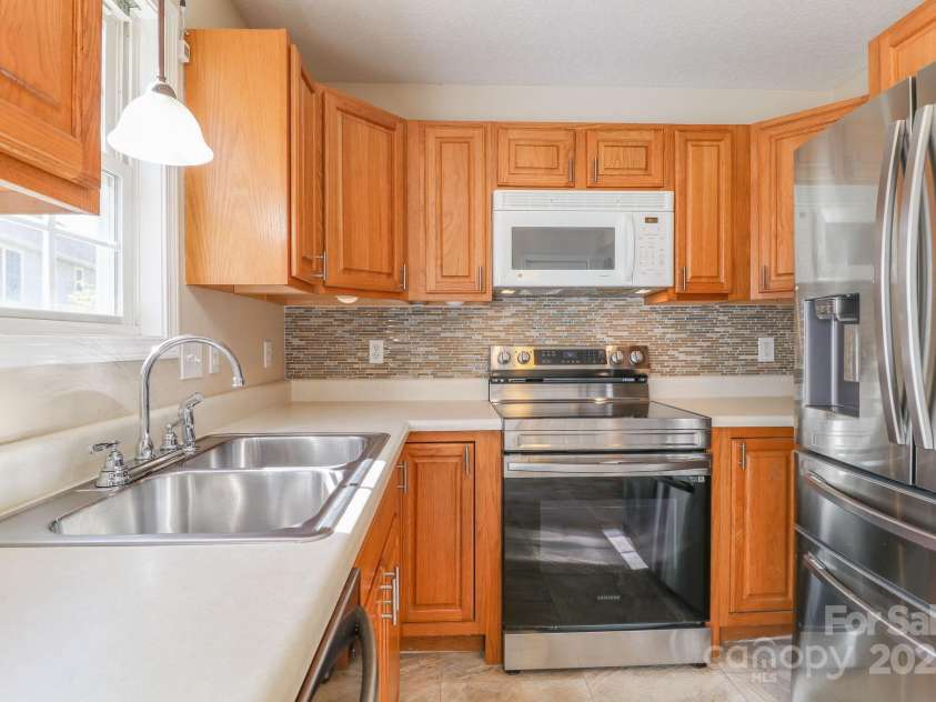 16 Aberdeen Drive, Arden, NC 28704.  MLS# CAR4313814, YatesRealty ID 11943. 