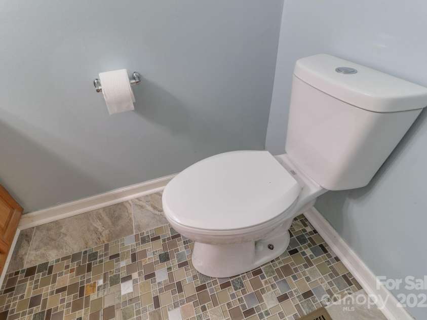 16 Aberdeen Drive, Arden, NC 28704.  MLS# CAR4313814, YatesRealty ID 11943. 