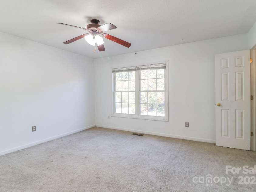 16 Aberdeen Drive, Arden, NC 28704.  MLS# CAR4313814, YatesRealty ID 11943. 
