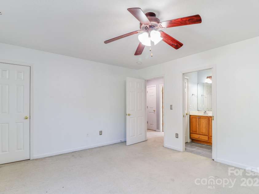 16 Aberdeen Drive, Arden, NC 28704.  MLS# CAR4313814, YatesRealty ID 11943. 