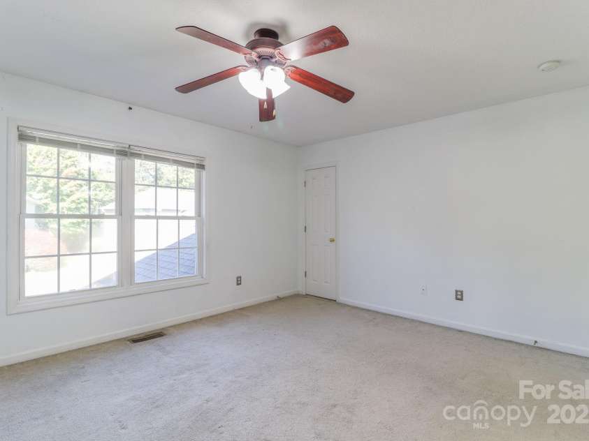 16 Aberdeen Drive, Arden, NC 28704.  MLS# CAR4313814, YatesRealty ID 11943. 