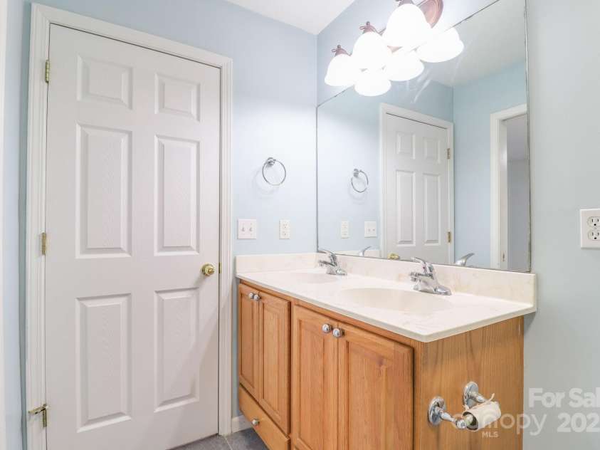16 Aberdeen Drive, Arden, NC 28704.  MLS# CAR4313814, YatesRealty ID 11943. 