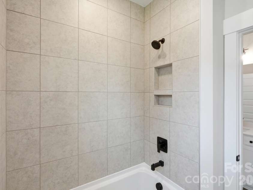 5062 McLaughlin Loop, Waxhaw, NC 28173.  MLS# CAR4349436, YatesRealty ID 11945. Jack and Jill Bath