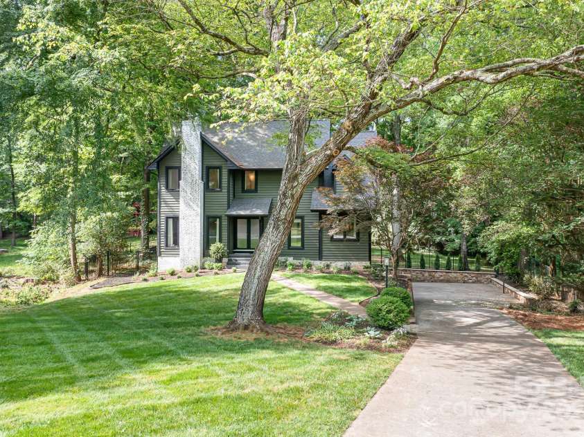 4316 Old Saybrook Court, Charlotte, NC 28211.  MLS# CAR4255096, YatesRealty ID 11946. 