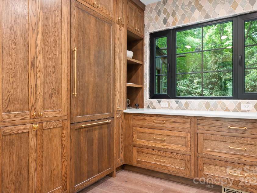 4316 Old Saybrook Court, Charlotte, NC 28211.  MLS# CAR4255096, YatesRealty ID 11946. 