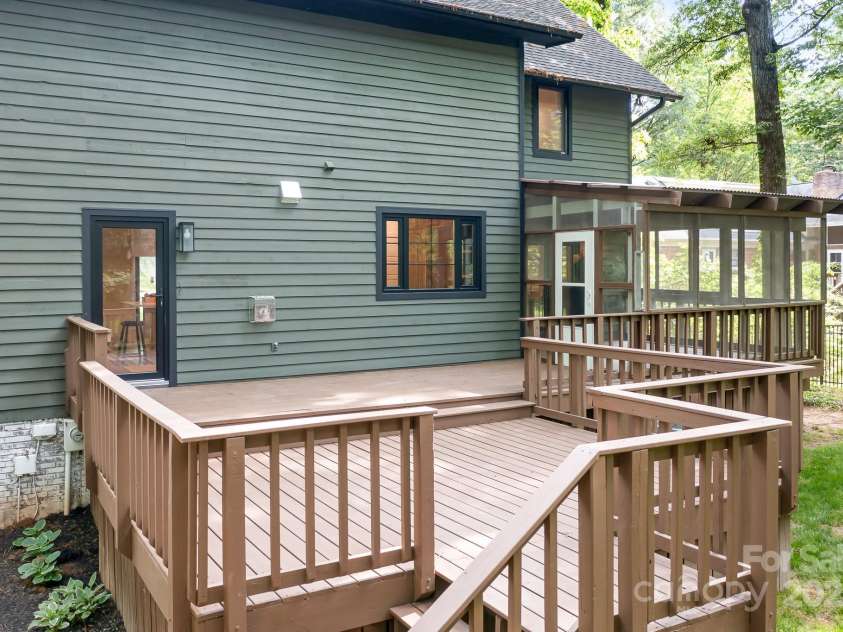 4316 Old Saybrook Court, Charlotte, NC 28211.  MLS# CAR4255096, YatesRealty ID 11946. 