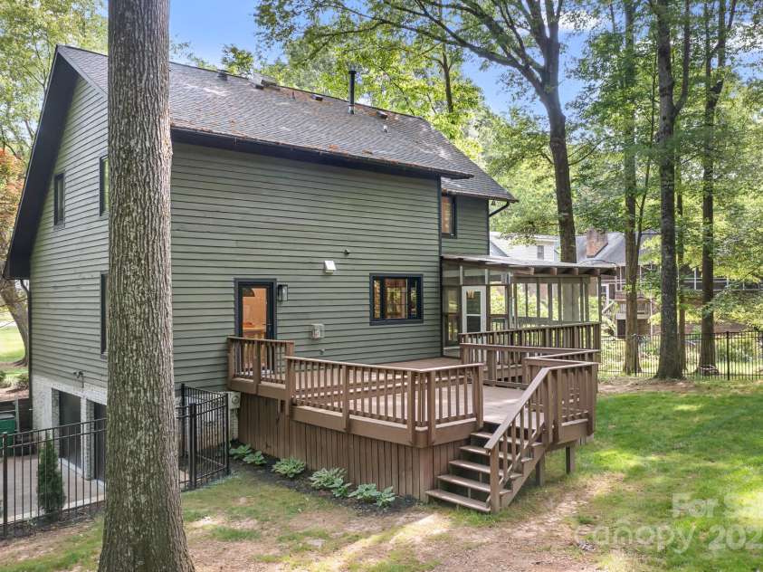 4316 Old Saybrook Court, Charlotte, NC 28211.  MLS# CAR4255096, YatesRealty ID 11946. 