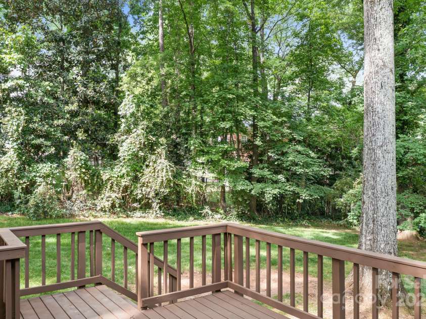 4316 Old Saybrook Court, Charlotte, NC 28211.  MLS# CAR4255096, YatesRealty ID 11946. Deck overlooking a private fenced in backyard