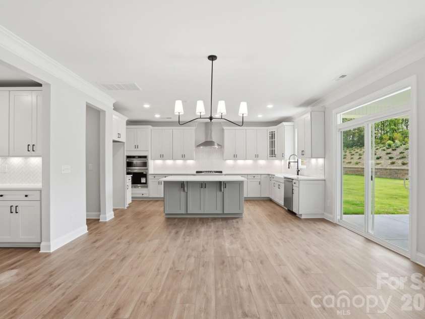 5058 McLaughlin Loop, Waxhaw, NC 28173.  MLS# CAR4351351, YatesRealty ID 11946. Breakfast Area