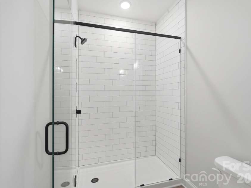 5058 McLaughlin Loop, Waxhaw, NC 28173.  MLS# CAR4351351, YatesRealty ID 11946. Guest Bath