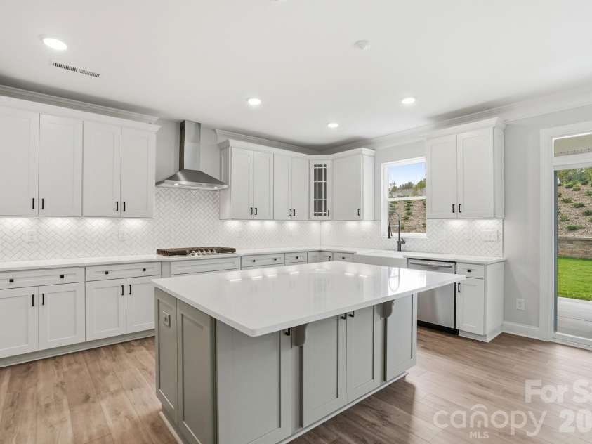 5058 McLaughlin Loop, Waxhaw, NC 28173.  MLS# CAR4351351, YatesRealty ID 11946. Kitchen