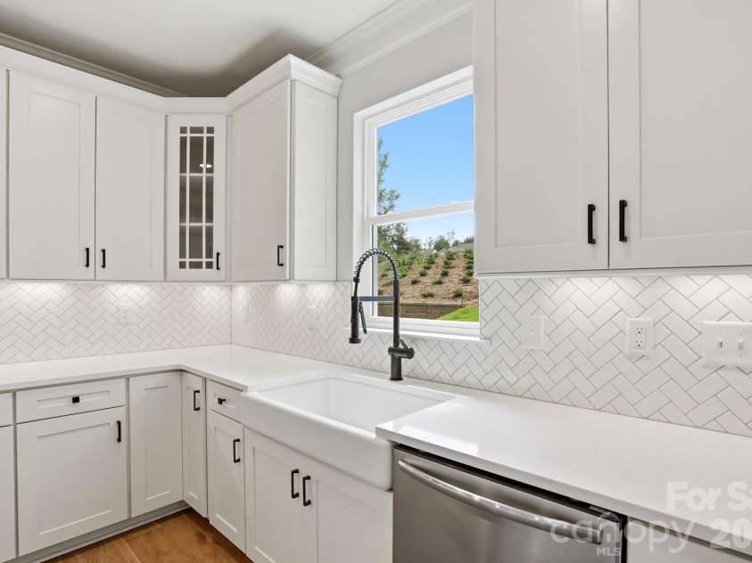 5058 McLaughlin Loop, Waxhaw, NC 28173.  MLS# CAR4351351, YatesRealty ID 11946. Kitchen