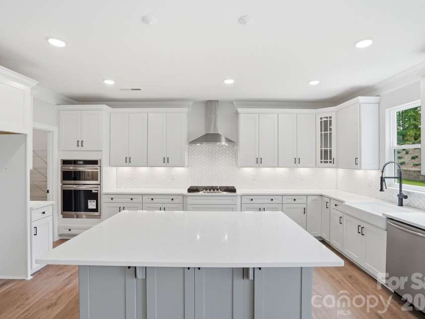 5058 McLaughlin Loop, Waxhaw, NC 28173.  MLS# CAR4351351, YatesRealty ID 11946. Kitchen