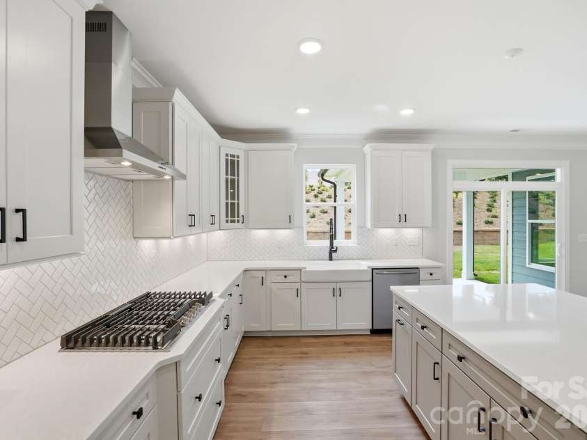 5058 McLaughlin Loop, Waxhaw, NC 28173.  MLS# CAR4351351, YatesRealty ID 11946. Kitchen
