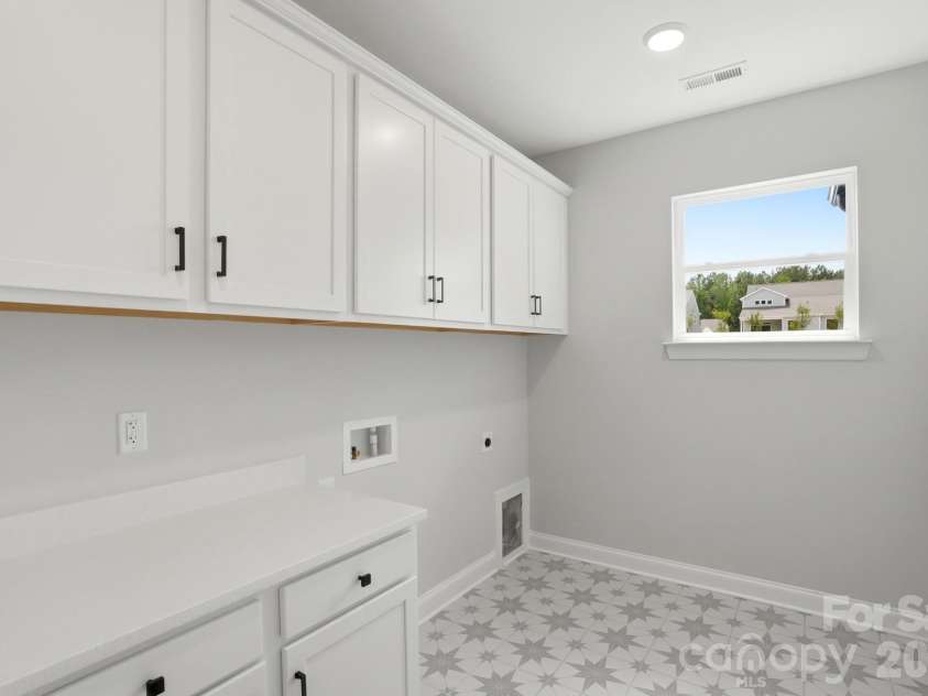 5058 McLaughlin Loop, Waxhaw, NC 28173.  MLS# CAR4351351, YatesRealty ID 11946. Laundry Room