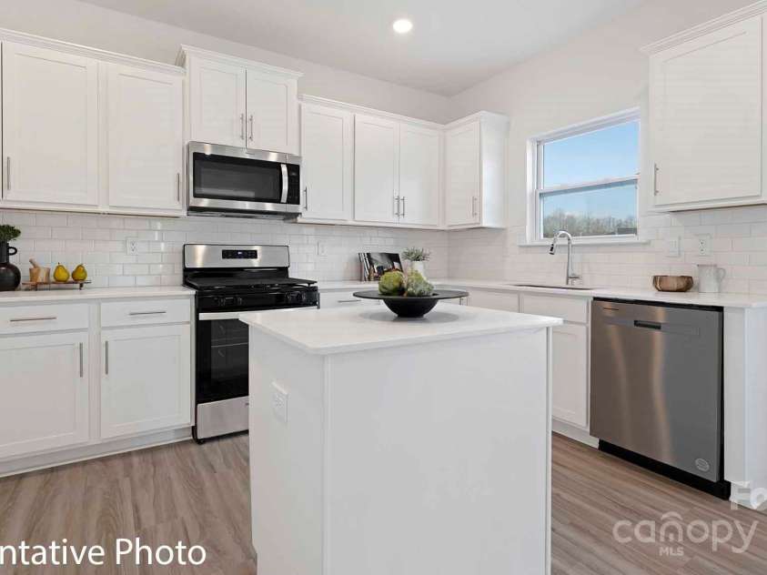 136 Mary Locke Way, Statesville, NC 28677.  MLS# CAR4257138, YatesRealty ID 11947. 