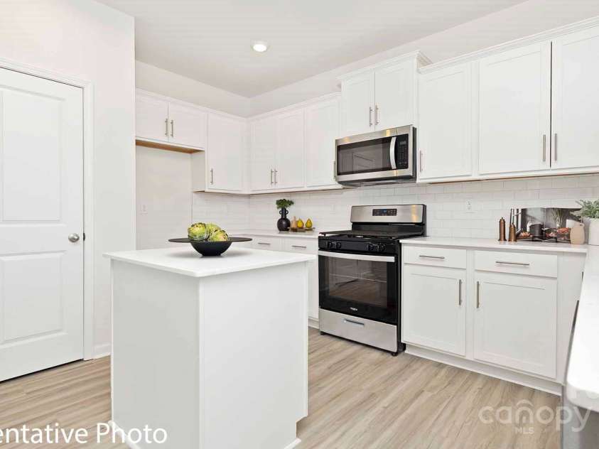 136 Mary Locke Way, Statesville, NC 28677.  MLS# CAR4257138, YatesRealty ID 11947. 