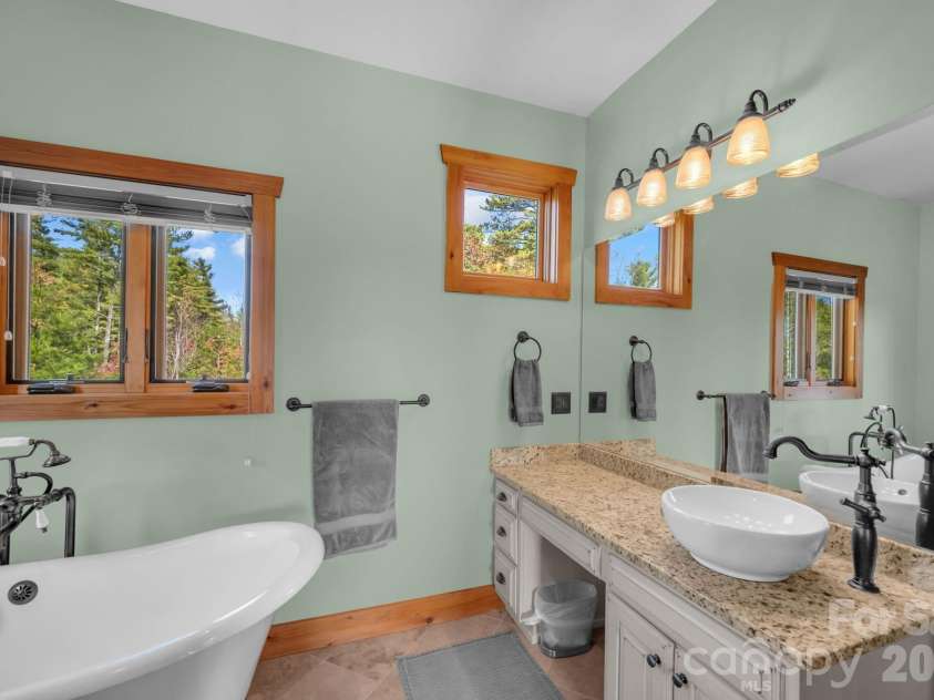 4092 Dense Acre Trail, Nebo, NC 28761.  MLS# CAR4316598, YatesRealty ID 11950. Primary Bathroom