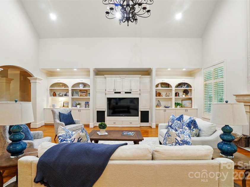 12702 Overlook Mountain Drive, Charlotte, NC 28216.  MLS# CAR4223903, YatesRealty ID 11951. 