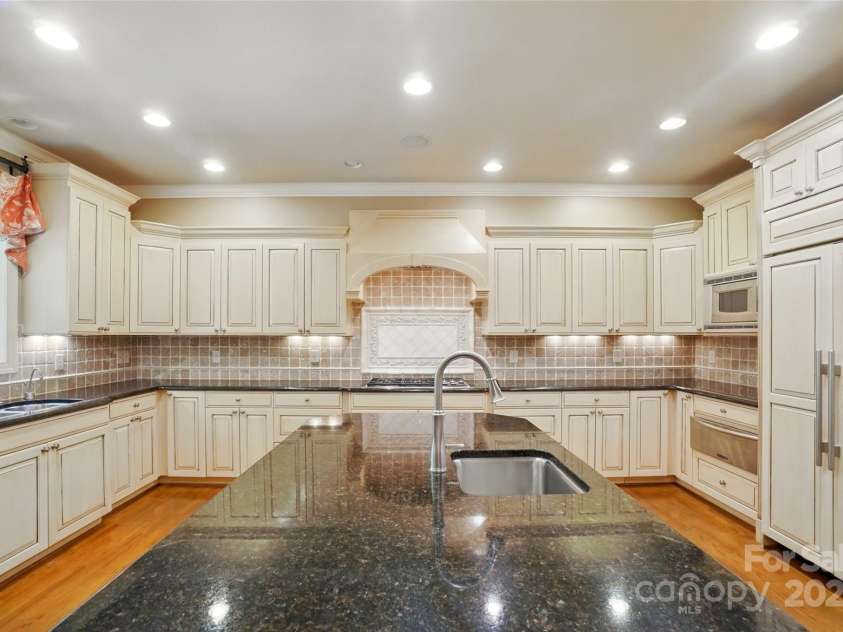 12702 Overlook Mountain Drive, Charlotte, NC 28216.  MLS# CAR4223903, YatesRealty ID 11951. 