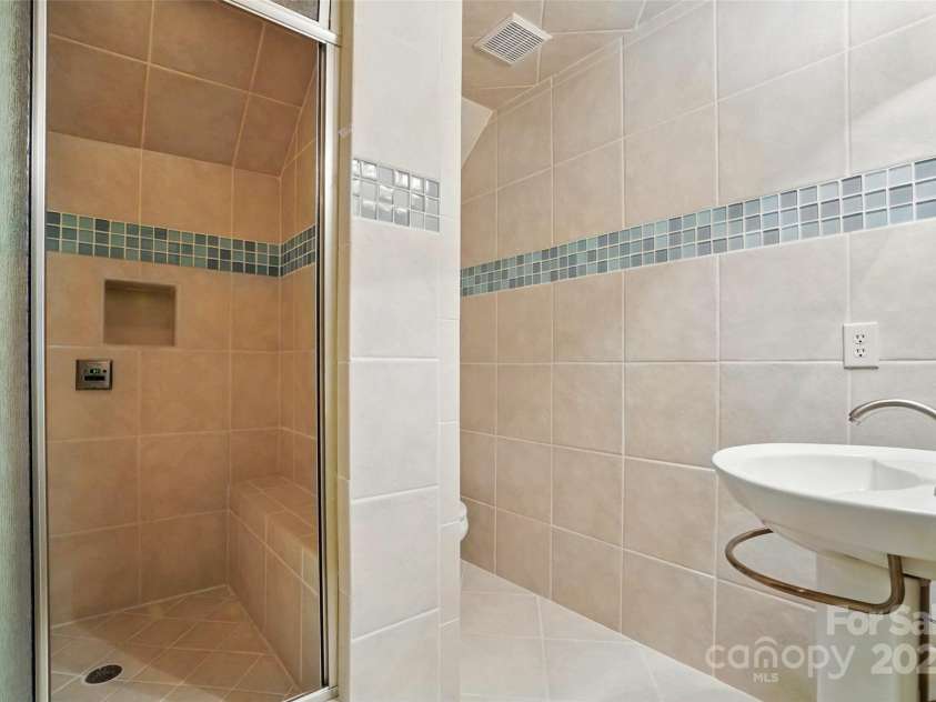 12702 Overlook Mountain Drive, Charlotte, NC 28216.  MLS# CAR4223903, YatesRealty ID 11951. 