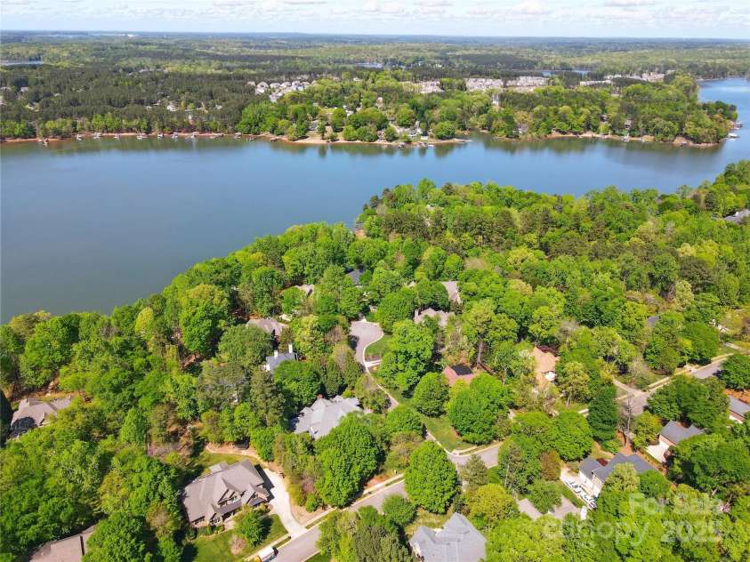 12702 Overlook Mountain Drive, Charlotte, NC 28216.  MLS# CAR4223903, YatesRealty ID 11951. 