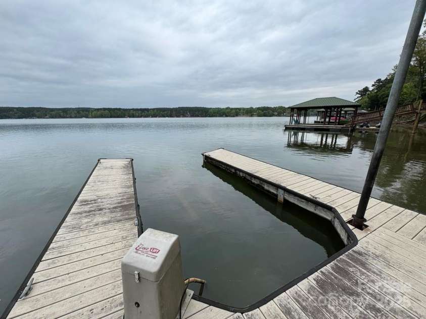 12702 Overlook Mountain Drive, Charlotte, NC 28216.  MLS# CAR4223903, YatesRealty ID 11951. 