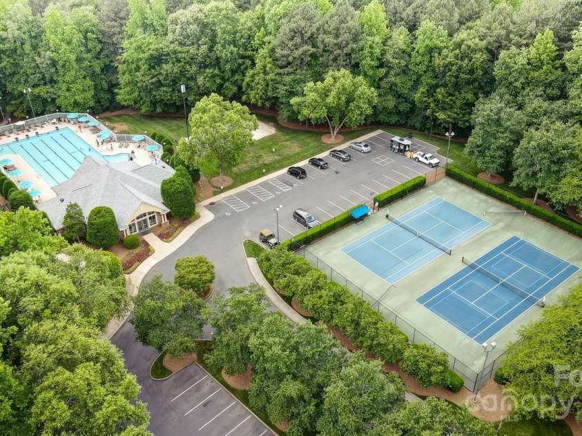 12702 Overlook Mountain Drive, Charlotte, NC 28216.  MLS# CAR4223903, YatesRealty ID 11951. 