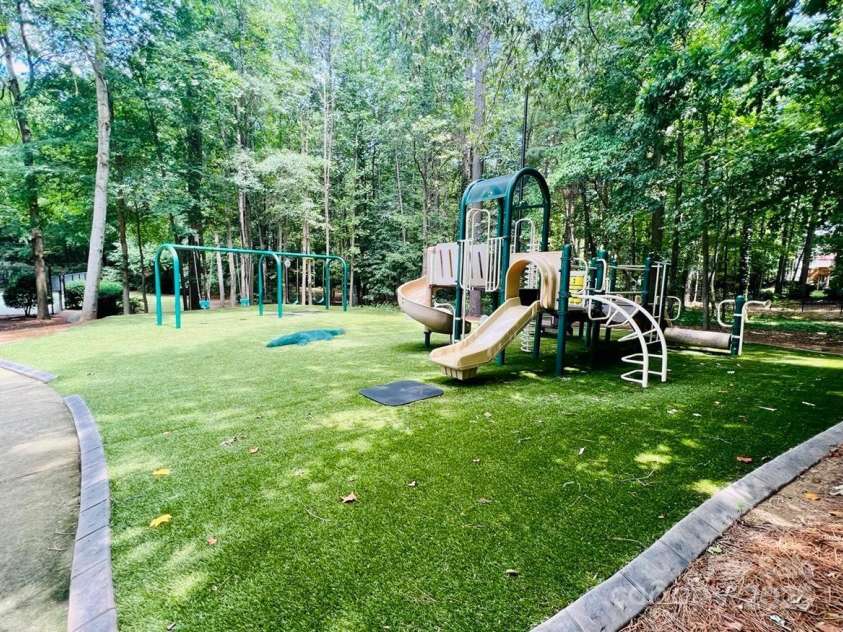 12702 Overlook Mountain Drive, Charlotte, NC 28216.  MLS# CAR4223903, YatesRealty ID 11951. 