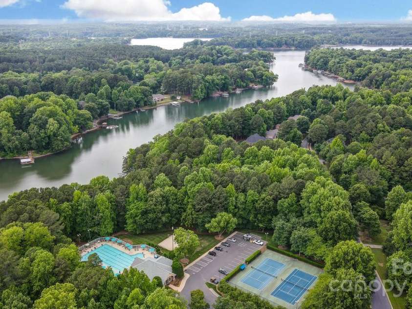 12702 Overlook Mountain Drive, Charlotte, NC 28216.  MLS# CAR4223903, YatesRealty ID 11951. 