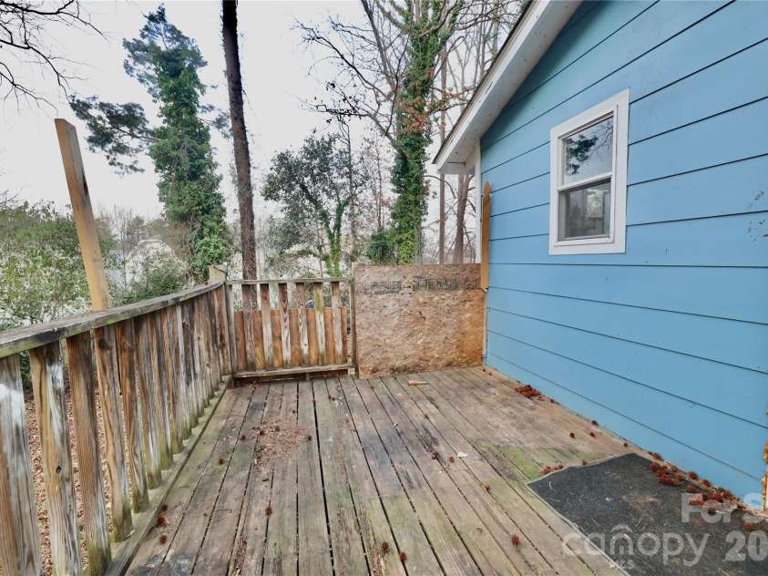 7633 Gwynne Hill Road, Charlotte, NC 28215.  MLS# CAR4347628, YatesRealty ID 11951. Back deck