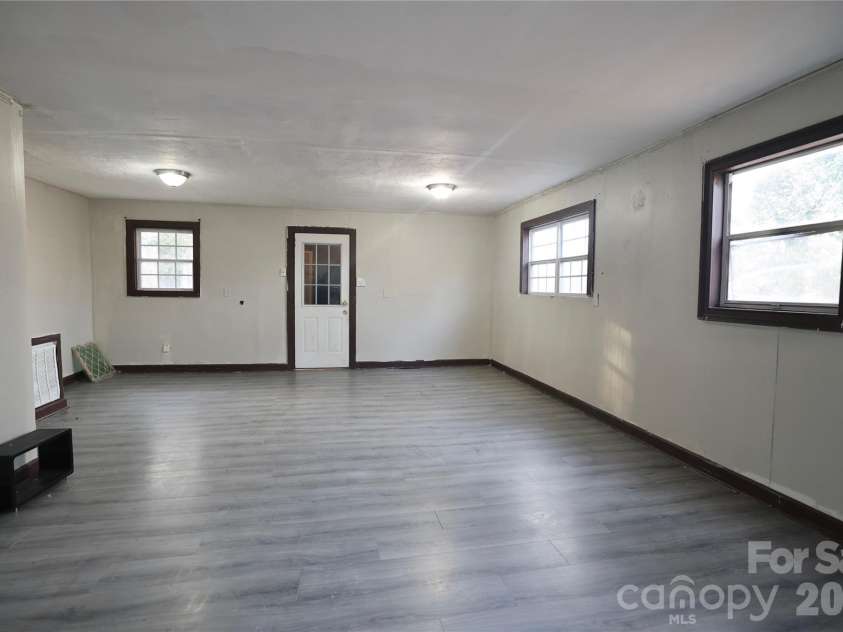7633 Gwynne Hill Road, Charlotte, NC 28215.  MLS# CAR4347628, YatesRealty ID 11951. Dining Area