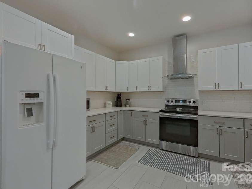 10604 Russet Place, Charlotte, NC 28227.  MLS# CAR4349383, YatesRealty ID 11952. 