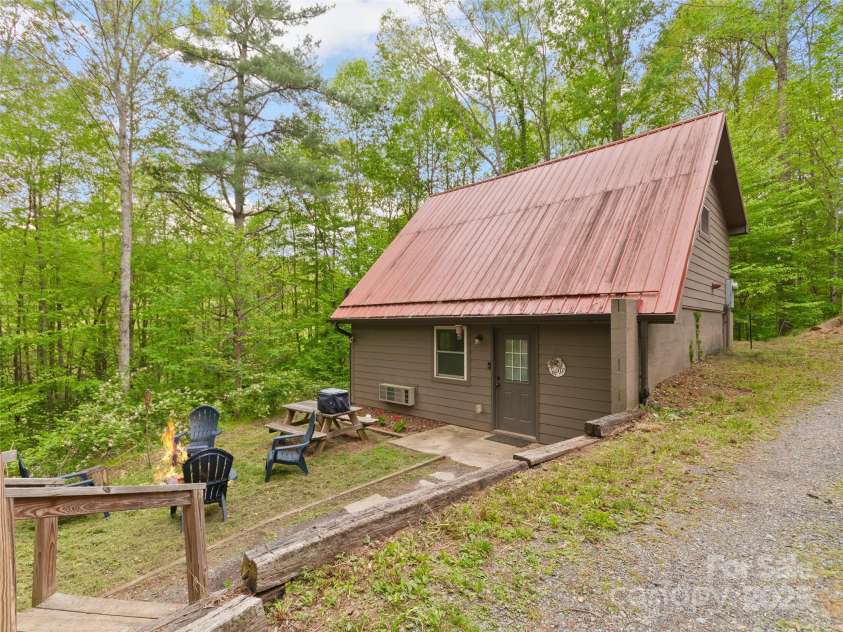 416 Secluded Cove, Waynesville, NC 28785.  MLS# CAR4256087, YatesRealty ID 11954. 