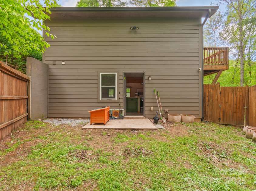 416 Secluded Cove, Waynesville, NC 28785.  MLS# CAR4256087, YatesRealty ID 11954. 