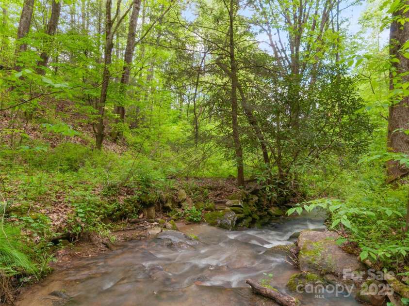 416 Secluded Cove, Waynesville, NC 28785.  MLS# CAR4256087, YatesRealty ID 11954. 